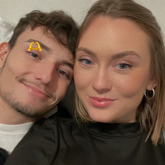 Welcome to Adora’s Closet! 💗 - Picture 4 of 7